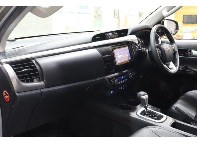 
								TOYOTA HILUX Z full									
