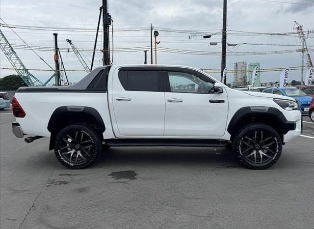 
								TOYOTA HILUX Z full									